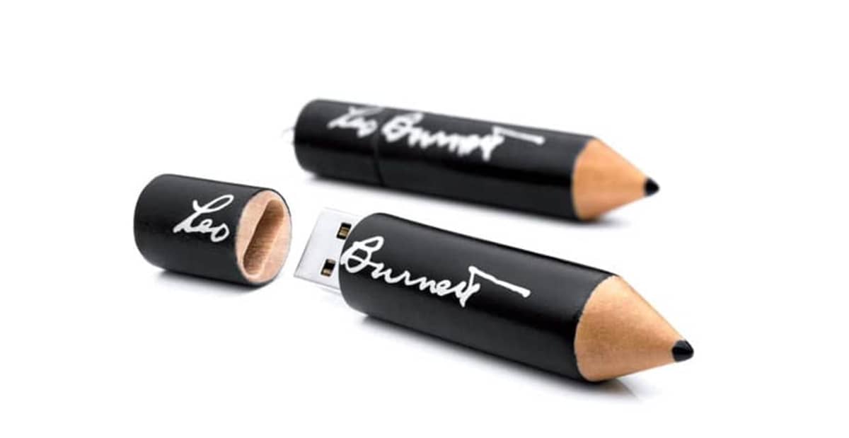 USB pencil in wood with magnetic closure  (factory direct MOQ)