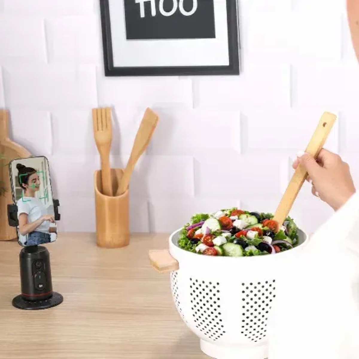 Automatic tracking phone holder - Nanop