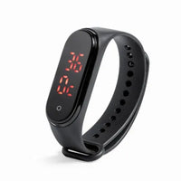 Thermometer watch takes body temperature Leroux