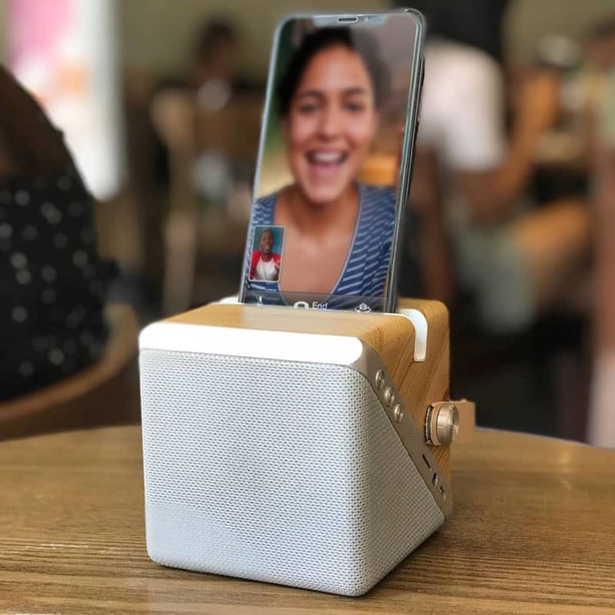 Twist Cube Wireless Charging Bluetooth Speaker