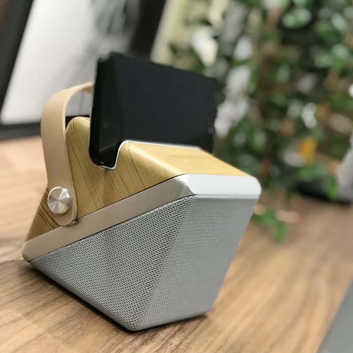 Twist Cube Wireless Charging Bluetooth Speaker