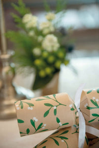 Christmas Crackers Bon Bons Mistletoe