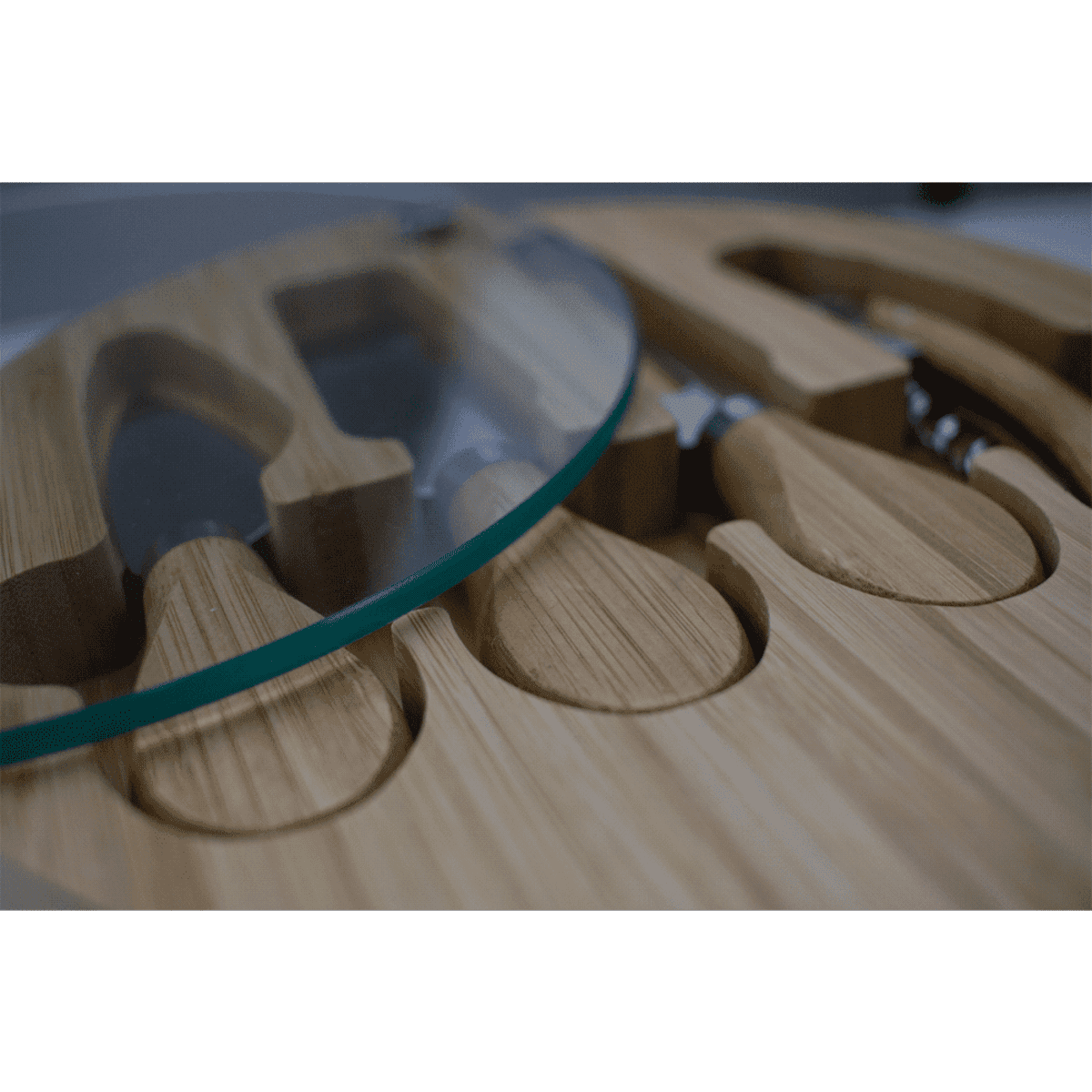 Trekk Round Bamboo Glass Cheese Set